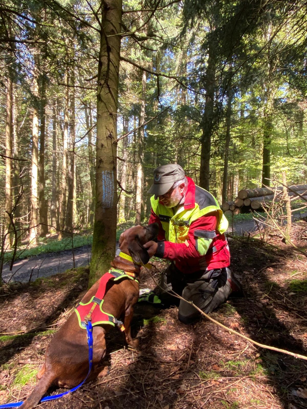 Echte Geschichten von Jägern und ihren treuen Hunden